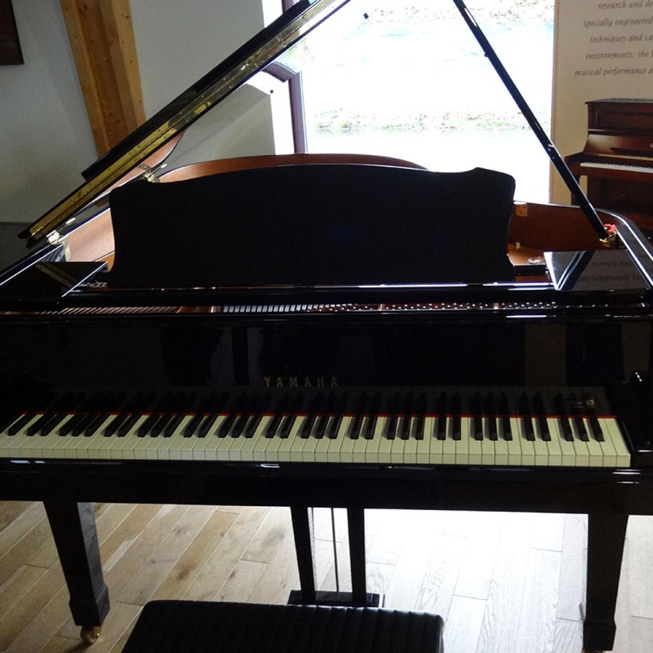YAMAHA C3