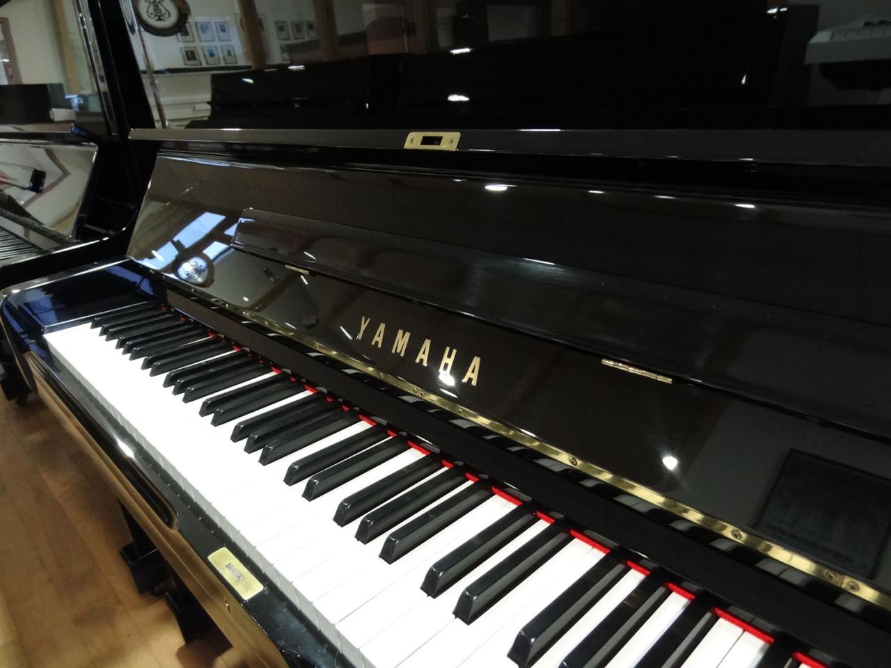 YAMAHA U1