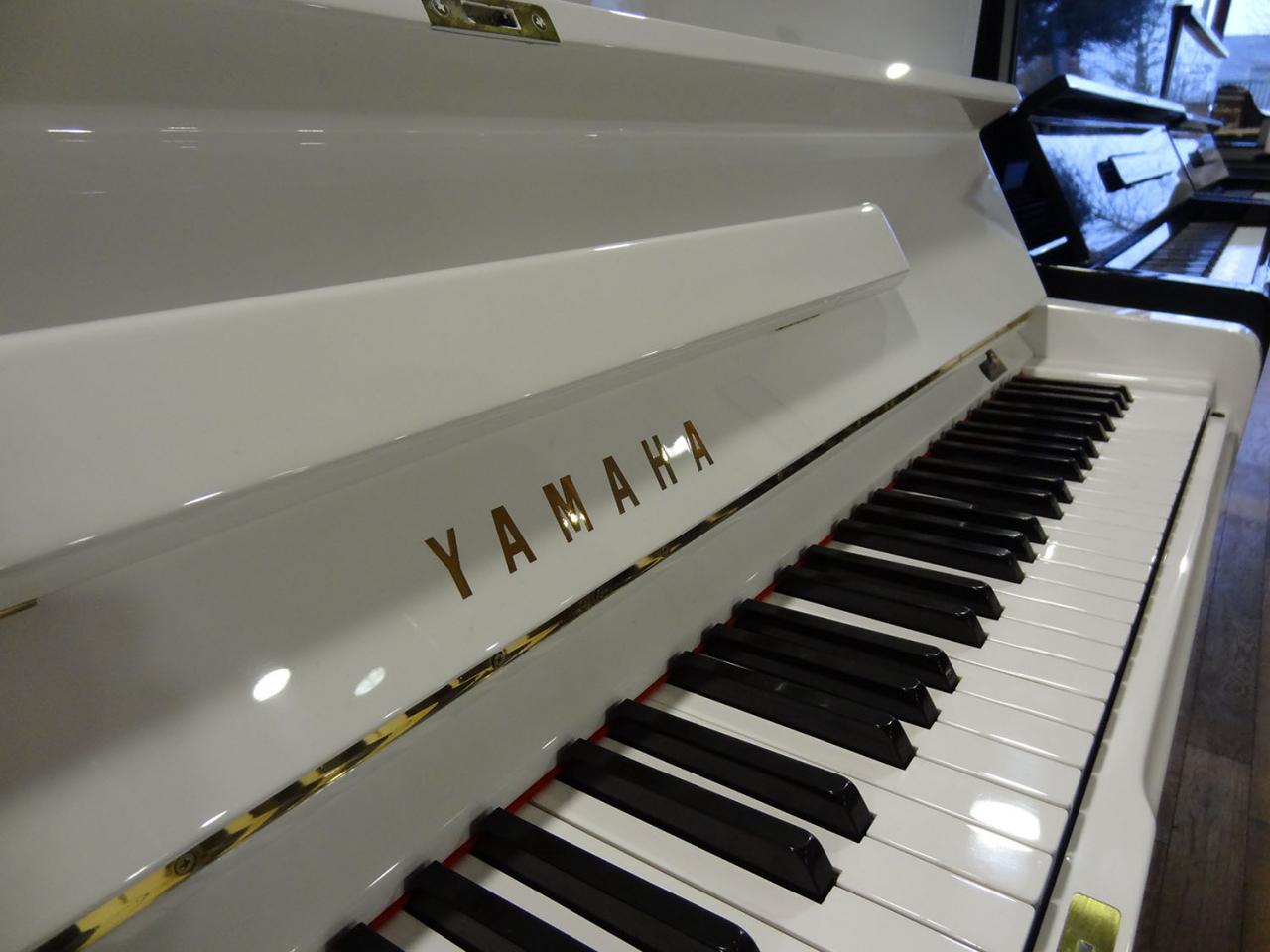 YAMAHA U1